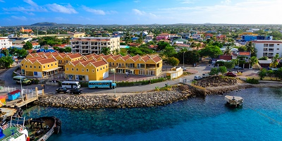 bonaire-landingsbaan-kleurige-huizen-400x200